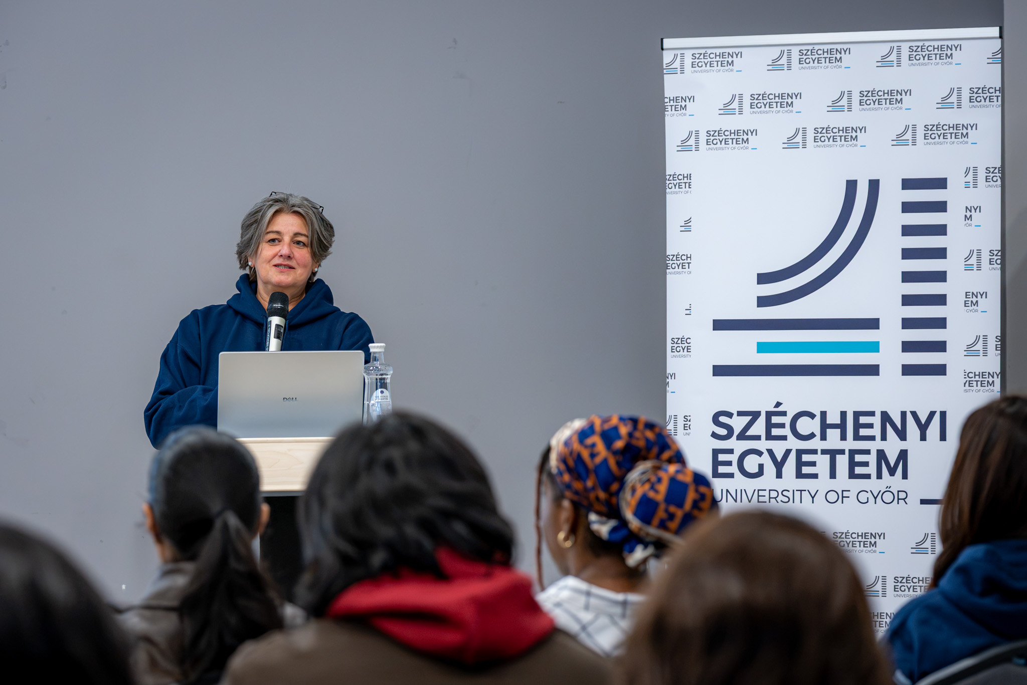 MobiliTea a Széchenyi-egyetemen: az Erasmus+ visszatérését ünnepelték az ösztöndíj-tájékoztatón